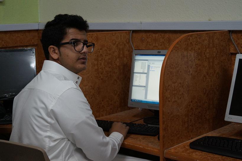 elmarefa1's tweet photo. حصة معملية في مادة الحاسب الآلي عن برمجة الأجهزة الذكية قدمها معلم الحاسب عبد الله مياح http://t.co/VZL77Ci0tQ