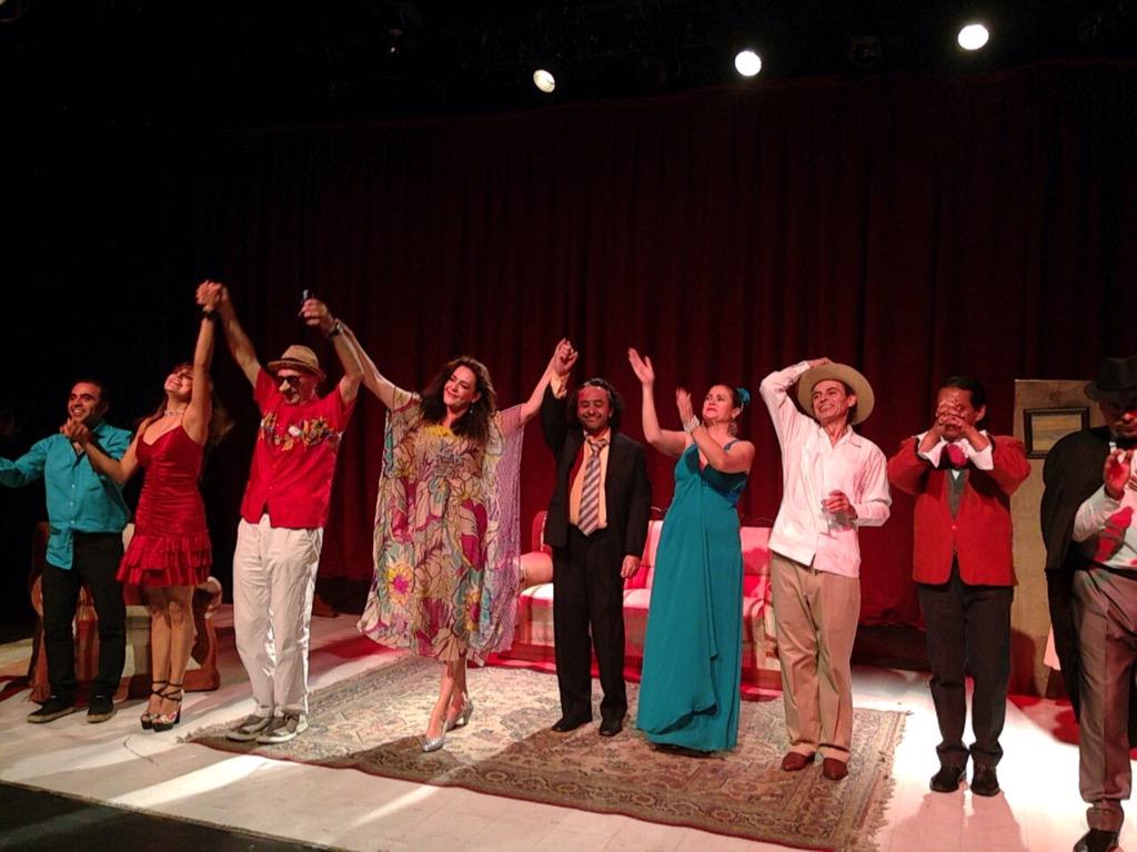 Marifergarcia88's tweet photo. Feliz  función con mis compañeros que son excelentes actores Gracias nos vemos el próximo martes foro Shakespeare 8 http://t.co/Js8UBj1lbY
