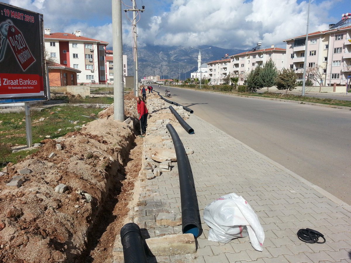 ciplakli2's tweet photo. @EmlakYonetim @Emlakisletmeler @ozelsiteler Atık su giderini kanalizasyona bağlama işine başladık. Haydi Bismillah... http://t.co/SCUIDKKzOO
