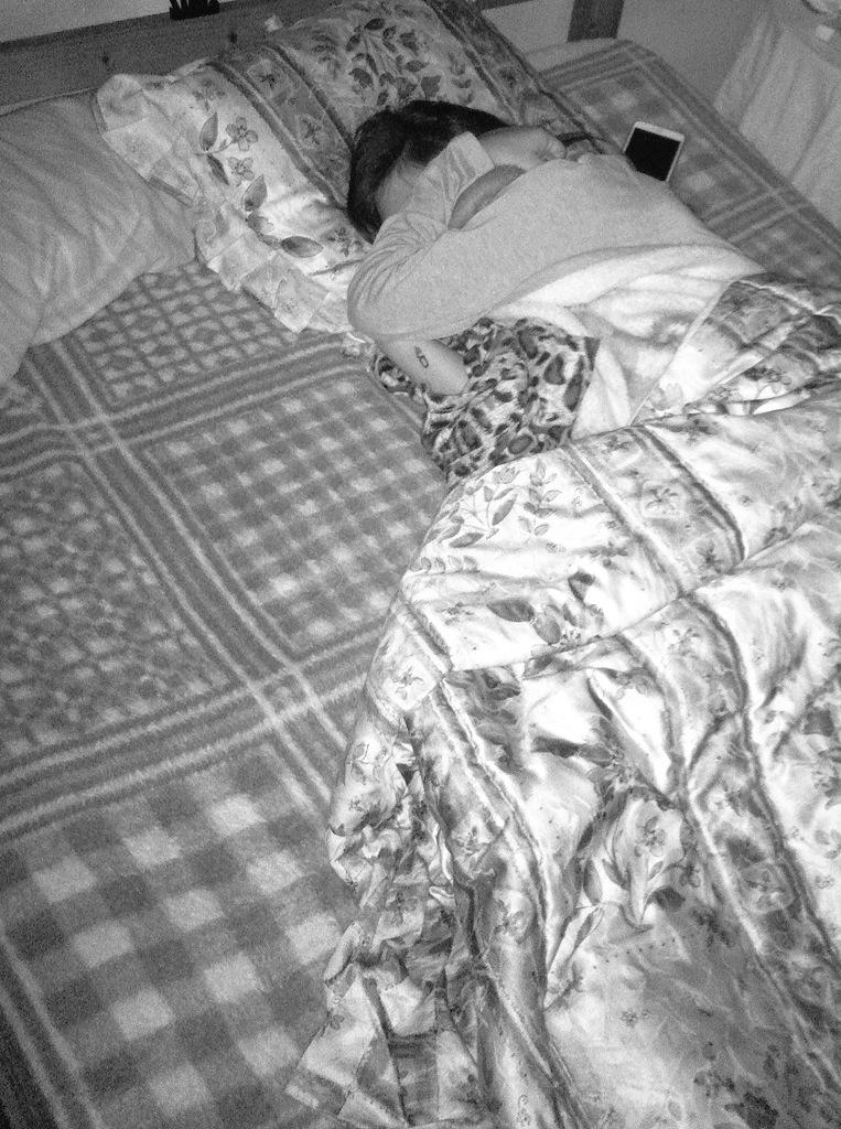 Da71rio's tweet photo. Venir a mi habitación y verla aquí... Pero hay algo mejor ??? ❤️❤️❤️ @mariajesus_LR jajaja GUAPA ! http://t.co/FeMKH8VdPm