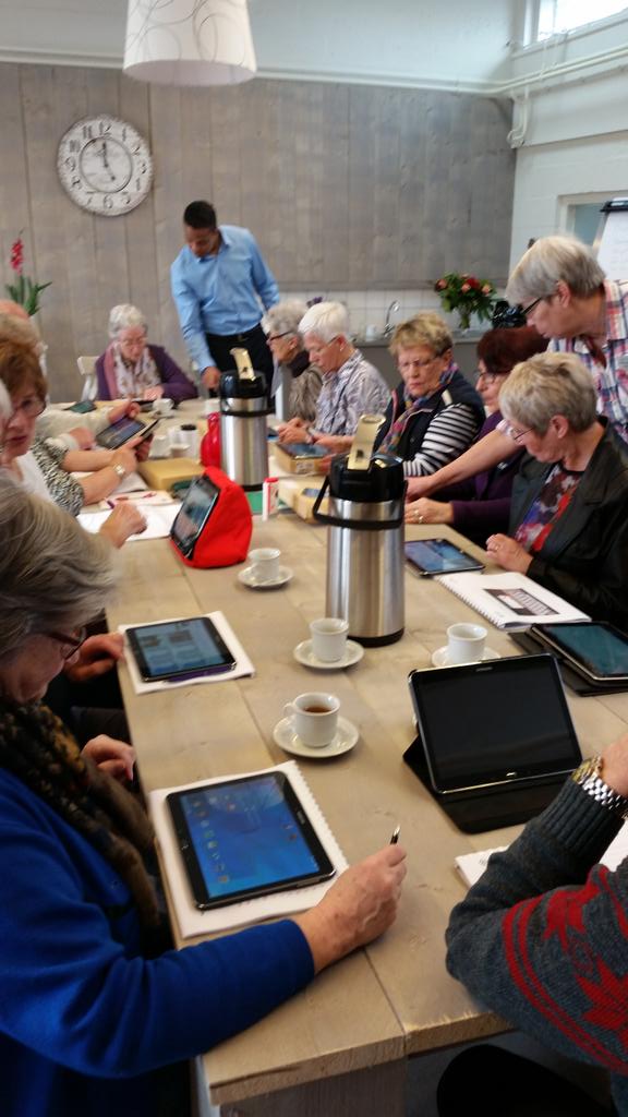 WijnandWWE's tweet image. "@zorgisleuk: @hayagoutier: nieuwe  groep #REaal  #tablettraining samen met @ZPRijnmond  @ErasmusMC  #Universiteit. http://t.co/Is2xTqDKsr"