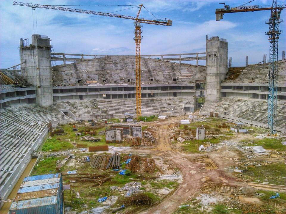 InfoBalikpapan's tweet photo. FOTO: Progres Stadion Batakan, Balikpapan. http://t.co/K9sR2TXSQm via @Persibafc_news #KabarBpn