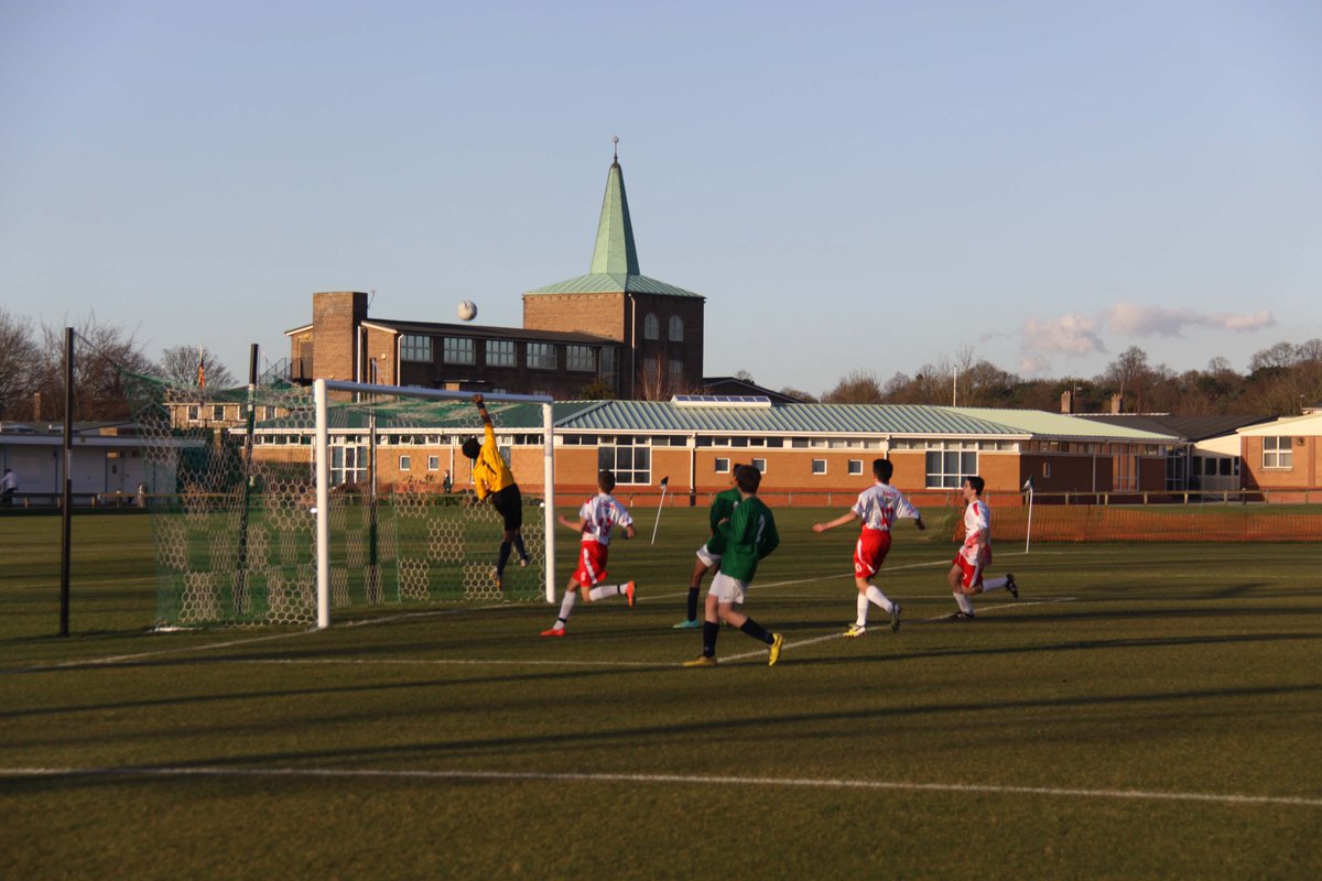 IQFooty's tweet photo. @Wcafc2015euro @Lisa_BeggIM @Mejesuismack #ohsoclose #nicestrike http://t.co/3YHRlvYU05