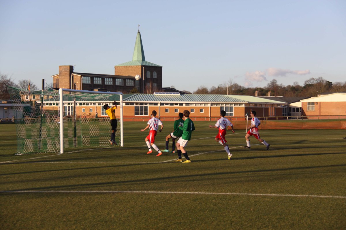IQFooty's tweet photo. @Wcafc2015euro @Lisa_BeggIM @Mejesuismack #ohsoclose #nicestrike http://t.co/3YHRlvYU05
