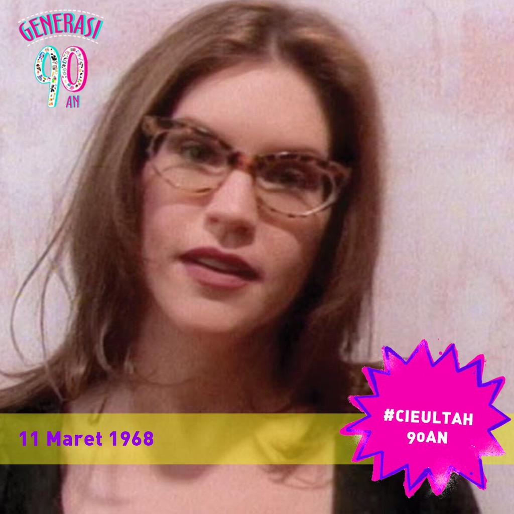 Happy birthday Lisa Loeb! 