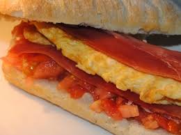 pubcachi's tweet photo. TAPA DEL DIA CACHIPUB:
FRANCESA CON PISTO Y BACON
PERRITO 1€ 
TAPAS ESPECIALES 1,50€
HAMBURGUESAS, PIZZAS, BOCATAS http://t.co/Ohbl14mAqU