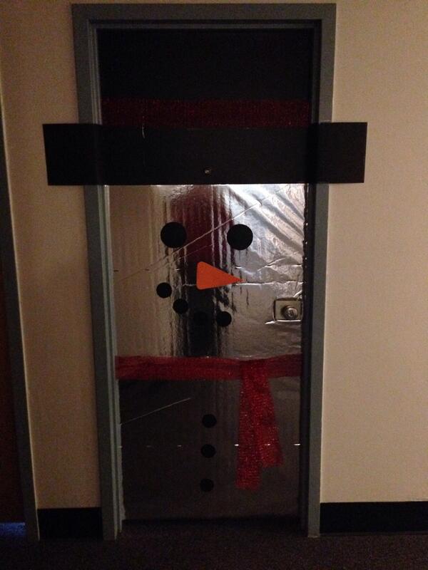 There are some pretty awesome door decorations in Lyon! Here's one... Tweet us your favorites!