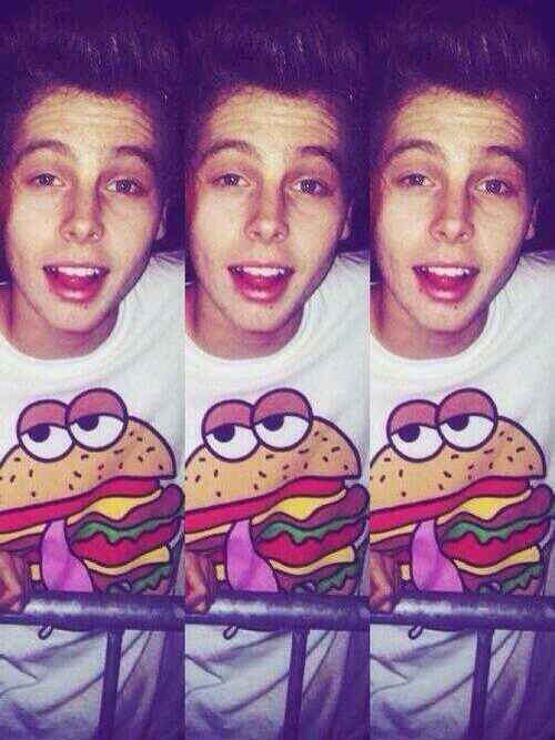 QuiffsDimples1D's tweet image. This was my Wallpaper for the longest time #lukehemmings #5secondsofsummer