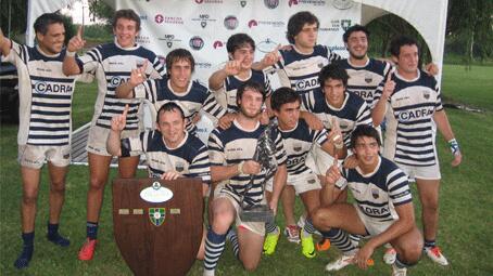 aplenorugby's tweet photo. #Seven @sancarlosclub fue campeón en el Seven de la Isla. Crónica y Fotos ---> http://t.co/uzTtAGjWJY http://t.co/ZLy98h6Mal