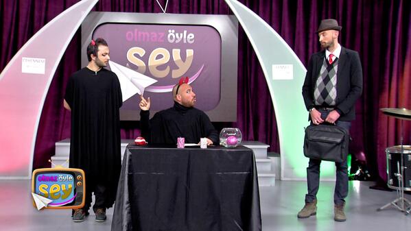 Soluksuz kahkaha kaldığı yerden devam ediyor! #olmazoylesey yeni bölümüyle 21:00'da #fogtv ekranlarında...