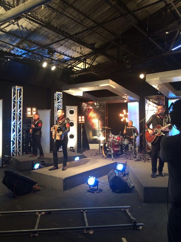 LosBuitres's tweet photo. en las instalaciones de #MVS realizando el soundcheck para el programa #ArchivoGrupero con @lazperingrid http://t.co/sqJk5Wot6Q