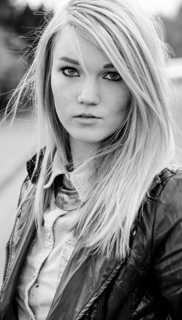 Mal ein Auszug aus einem Shooting:) Was sagt ihr ?:) #Girl #shooting #picoftheday #blonde #fashion #tweetme #Cologne