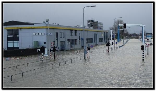 En ziehier de vestiging #delfzijl vanmiddag. Vanacht was het 25cm over de drempel #storm #morgenschoonmaken