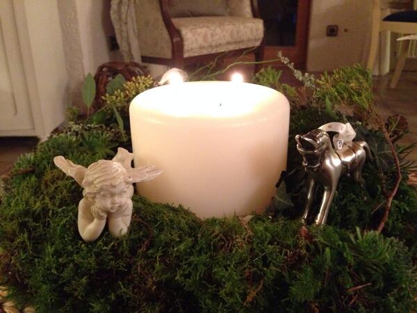 embiente's tweet image. #Adventskranz selbstgemacht!
