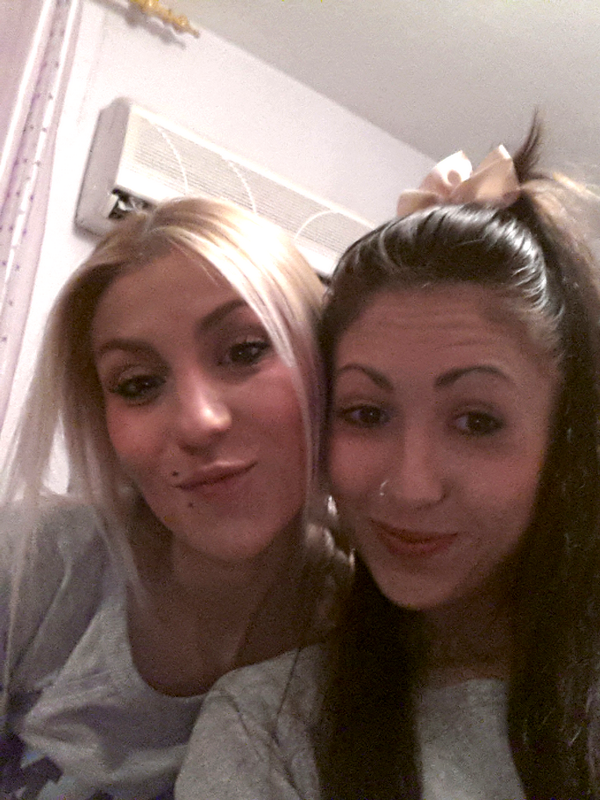 taniamau's tweet photo. Q buenas zagalicas q somos @silviki1  ji ji ji te amoo! http://t.co/Qb8l6jCTd9