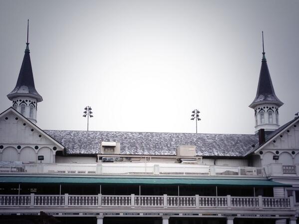 It's starting to get icy out there, #Louisville. Everyone stay safe and be careful.