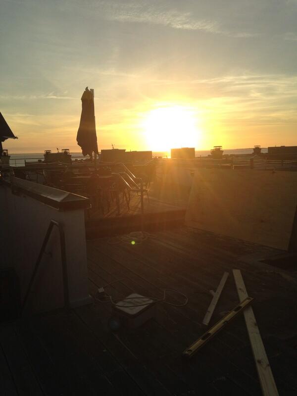 Nubreed1975's tweet photo. What a beautiful day in Downtown Charleston!  This was the sunrise this morning from the rooftop of the Vendue Inn! http://t.co/BC9YNQJCnw