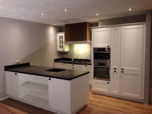 Keuken bijna af, wij zijn er erg blij mee. Dank aan de toppers van <a href="/Keukenland/">Keukenland wijhe</a> !