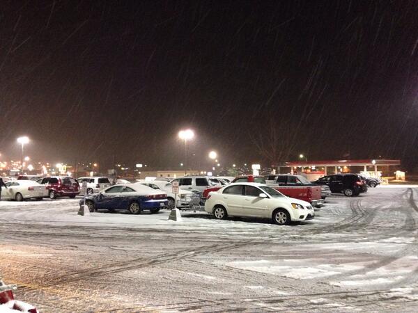 JOEtheBAGGER's tweet image. Beautiful weather to get carts. #baggerproblems