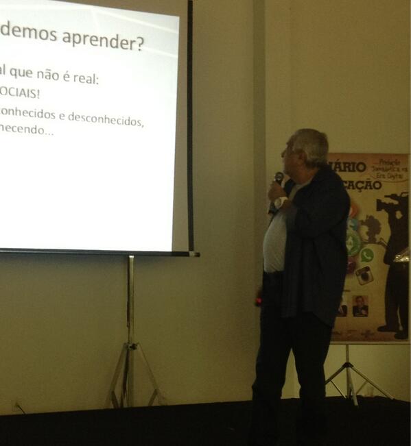 AMEAP_'s tweet image. Carlos Manhanelli inicia a segunda palestra no Seminário de Comunicação . Realização Ameap