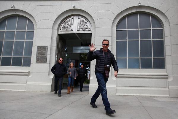 Captan a vocalista de Metallica y su familia en Punta Arenas - ShowBiz Publimetro showbiz.publimetro.cl/captan-a-vocal…