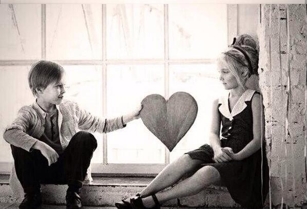 هَلْ يُحَقُّ لِي أن أزعجك عندمآ أشتاق : إليك❗️