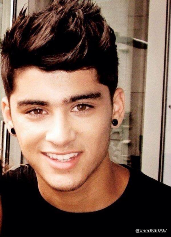mencauseproblem's tweet image. Gift #5 Zayn Malik the man with the beautiful voice... And face