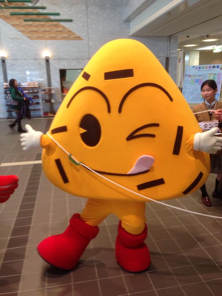 ゴ ー ち ゃ ん Twitter પર こちらはあの有名なおにぎりせんべいのキャラクター おにぎりぼうや殿じゃ ﾉおいしそう じゅる 笑 ひもがついているのはみんなで電車ごっこができるのじゃ