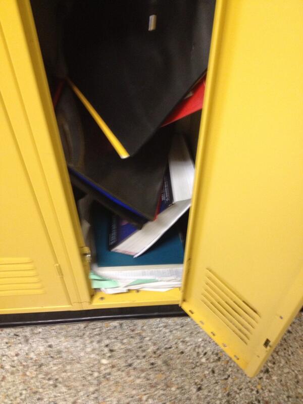 Brii9897's tweet image. Trav calls it art.
I call it a great big mess.
#lockerprobs