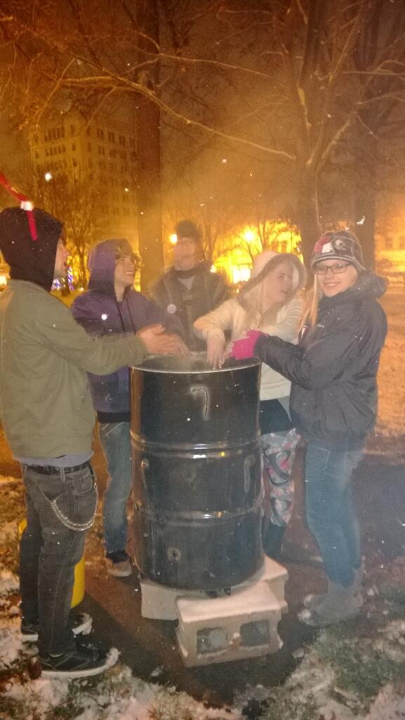 AnnaBitchh's tweet photo. Hobo fire @GodOfGangsta http://t.co/LAKUkGP8V7