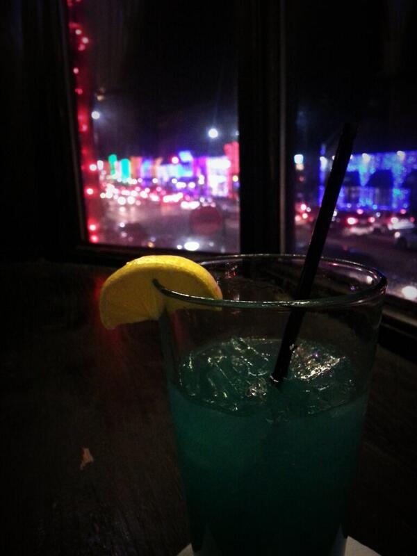 VIPMichigan's tweet photo. A Blue Hawaiian overlooking Downtown Rochester...find it! #hunt #discount #treasurehunt #downtownrochester @BACARDI http://t.co/w1yedXXJuI