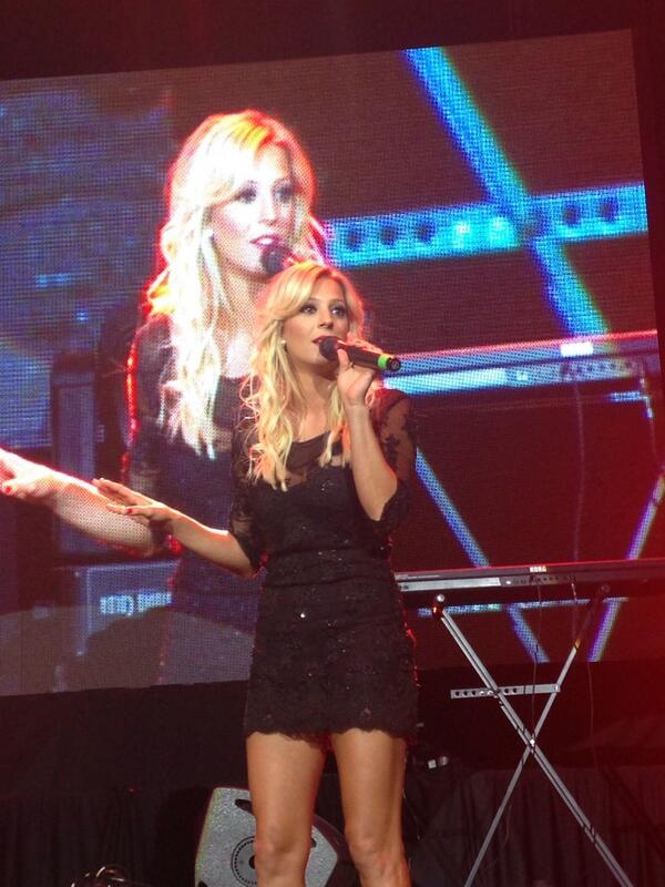 Conduciendo la fiesta d fin d año d @claroargentina en <a href="/onenightfiesta/">One Night </a> :) <a href="/ramabasilio/">Ramiro Basilio</a>