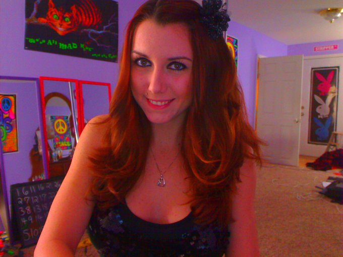 Krissy Madison - All prettied up now!! Ok..gonna be on cam at MFC here in 10min!!! Lets have a rockin Friday night!!! =) http://t.co/YLuun8v0qd