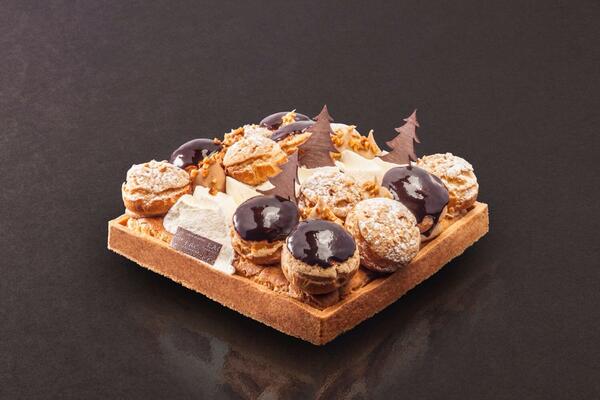 PatisserieLAC's tweet photo. LE SAINT- HONORÉ: Croustillant praliné, crème légère choux chocolat, choux praliné, et chantilly vanille. http://t.co/avj6pLLkeZ