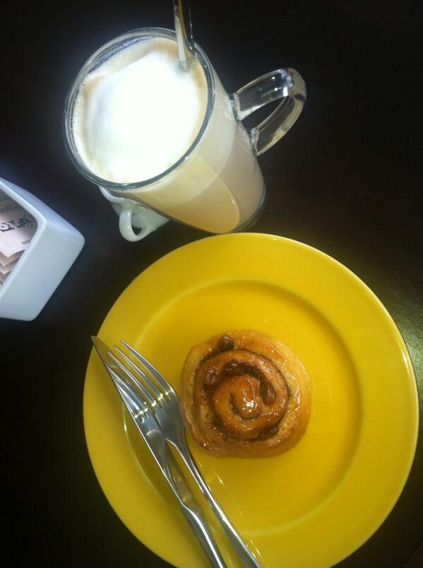 MaleneArboeR's tweet image. @GustoCafe #Yangon having a lunch time latte &amp;amp; 'kanel snegl' :) @ShobDecloitre wish you were here  2 #GreatCoffee