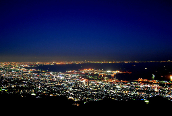 japankeshiki's tweet photo. 六甲山から見える大阪・神戸の夜景 http://t.co/yhtWRBi8M0

この記事はこちら: http://t.co/QYYKfqMntN