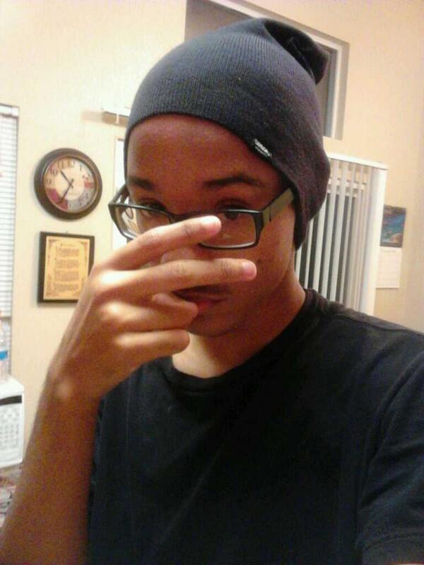 AfroDeeZiach's tweet image. #SelfieGameHulk #MyHeadIsBig #GoodThingImTall