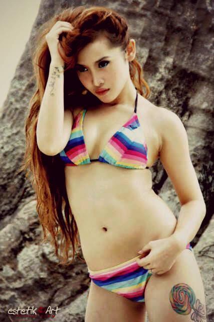 SherlyAynd's tweet photo. bakat model yah dia:) http://t.co/43qWF6H7UT