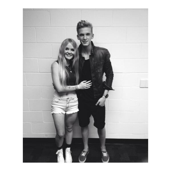 CSimpsonizerINA's tweet photo. Lol“@TheCodyUpdates: DAD CANT GET OVER THE FACT THAT HIS INNOCENT 16 YEAR OLD DAUGHTER TOUCHED CODY SIMPSONS ABS http://t.co/SotXTWBq4X”