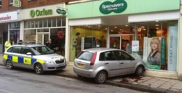 Looks like the dear old President of Hacked Off GC took the Specsavers ad a little too literally #cantparktheresir