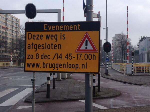 MarathonRdam's tweet image. Rotterdam maakt zich op voor de Zilveren Kruis Bruggenloop. Wie van jullie loopt er allemaal mee? #mr14