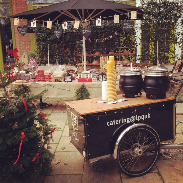 Pop up christmas market in LPQ #Chiswick today! Roasted chestnuts, mulled wine, devil's cookies. Exclusively today!