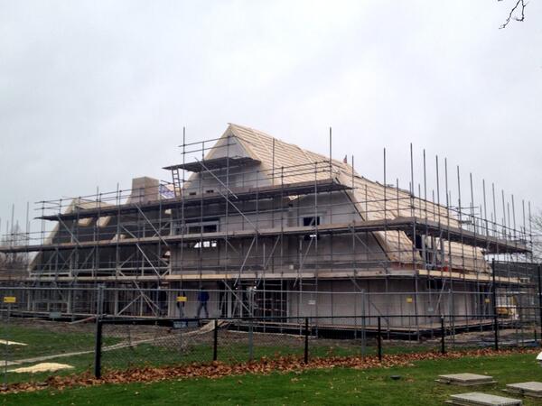 geoarchitecten's tweet photo. Dak eraf? Nee, dak erop! De eerste contouren van de brandweergarage. De storm doorstaan. Belooft goed te worden.... http://t.co/nhe5hsrvdH