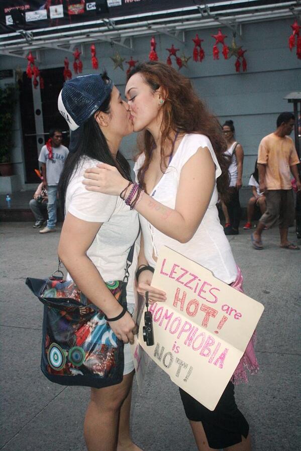 TWkLGBTQ's tweet image. Lezzies are HOT,

Homophobia is NOT!

#StrengthInColors