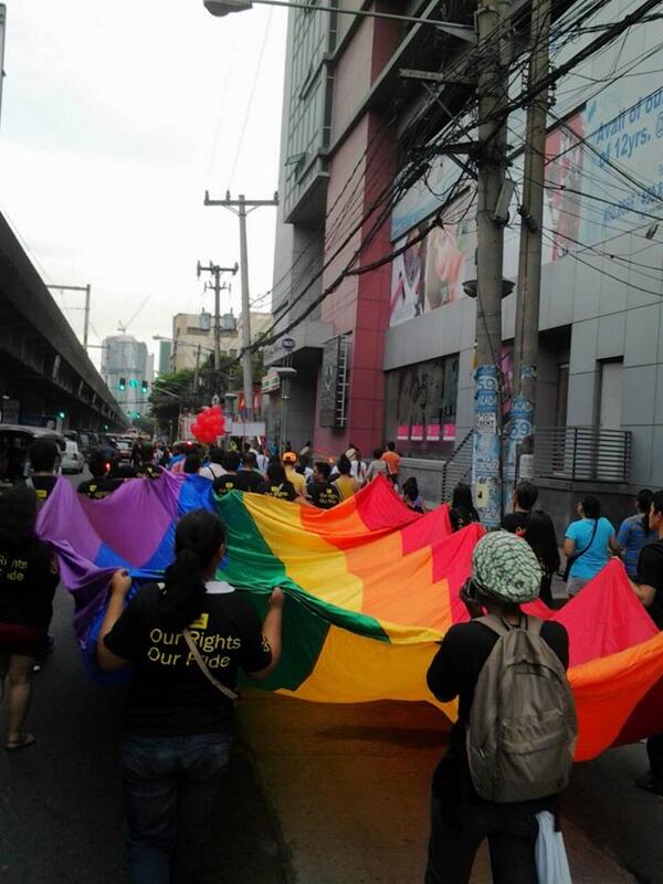 TWkLGBTQ's tweet image. The Rainbow Warriors marching along Taft Avenue, Manila. 

#StrengthInColors