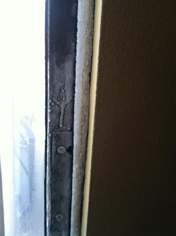 jsarge78's tweet image. Dear #embassysuites KC,
I don't think you should have ice on the inside!
#cheapowners#fixit