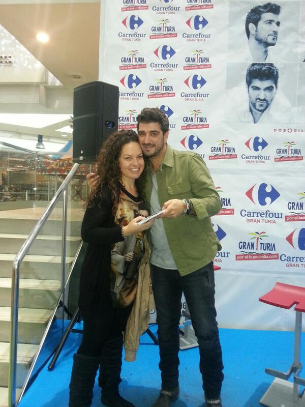 anabpina's tweet photo. Gracias @antoniorozco x tu musica,x tu entreg al público,x tu cariño.Lo demostrast1vez + en #dosorillasvalencia guapo http://t.co/IzGsTHIUaC