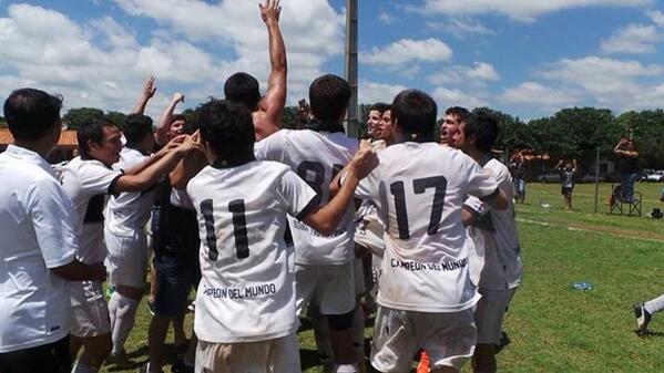 Los chicos de la 17 festejando el campeonato.. Felicidades chicos!! #somosgrandesdesdechicos