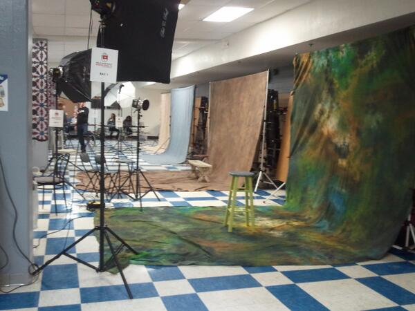 kimpassioned's tweet image. 4 shooting bays set up &amp;amp; ready to go. Lots of pros setting aside egos to love &amp;amp; serve. #helpportraitmsp #helpportrait