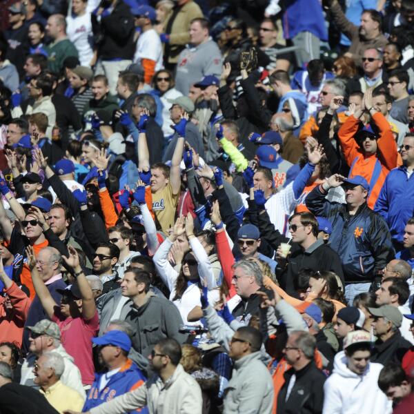 Give a holiday gift that lasts all summer - a #Mets ticket plan! They range from 81-10 games: atmlb.com/1kn0N5r